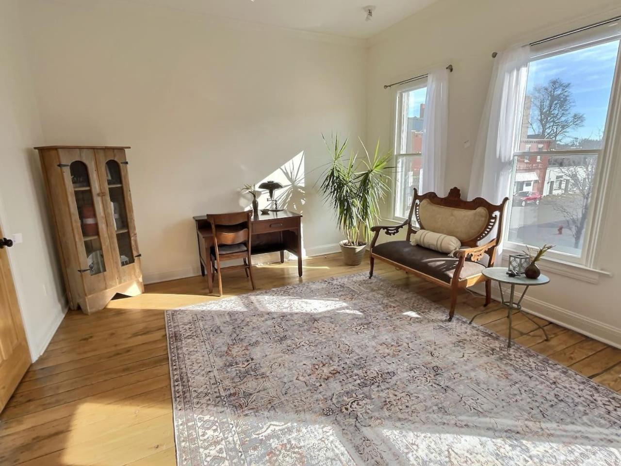 R And R Guest House Moberly Экстерьер фото